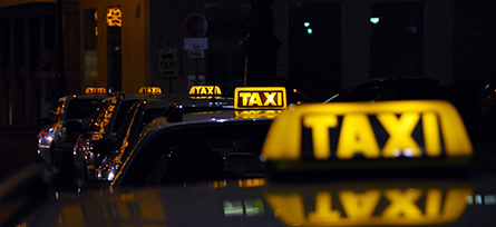 Taksojuht (FIE) Seoses klientide arvu kiire kasvuga ootab AS Tallink Takso nii varasema taksojuhi kui ka lihtsalt autojuhtimise kogemusega oskuslikke ning meeldivale klienditeenindusele orienteeritud mehi ja naisi kandideerima TAKSOJUHI ametikohale. Sobid Tallink taksojuhi ametisse, kui oled aus, kohusetundlik ja töökas ning tulemusele orienteeritud; Sul on B-kategooria juhiluba ja vähemalt 3-aastane autojuhtimise kogemus; tunned väga hästi linna ning suudad kliendid kiiresti ja turvaliselt sihtpunkti sõidutada; oled meeldiv suhtleja ja tahad oma klientidele parimat teenust pakkuda; Sulle meeldib vahetustega töö ja tahad sõita parimate sõidukitega; valdad riigikeelt ja saad hakkama ka vene keeles, kasuks tuleb veel mõne võõrkeele oskus; Sul on taksojuhi kutsetunnistus ja kehtiv taksoveoluba. Meie poolt on Sulle tagatud taksoseadmete- ja teeninduskoolitus; rendileping; võimalik rentida sõiduauto Mercedes-Benz B 180 või Audi A6; soodsad lepingulised taksode peatuskohad Tallinnas; abi ja toetus FIE-ks saamisel ja edasisel töötamisel; alati töökorras, puhas ja hooldatud sõiduk; ametirõivad ja töötajasõbralikud töötingimused; soodsad sportimisvõimalused; kesklinna lähedal asuv taksopark ja tasuta parkimisvõimalus isiklikule autole. Kui pakkumine Sinus huvi tekitas, täida Tallink Takso töötaotlusankeet internetis või saada CV e-posti teel personal@tallinktakso.ee või aadressil Pärnu mnt. 91, Tallinn 11312, AS Tallink Takso, märgusõnaga 